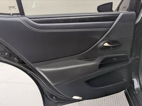 Used 2023 Lexus ES 300h w/ Premium Package FWD image 16