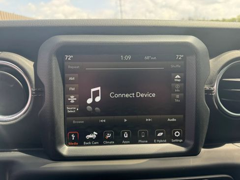 Used 2021 Jeep Wrangler Unlimited Sahara w/ Cold Weather Group image 15