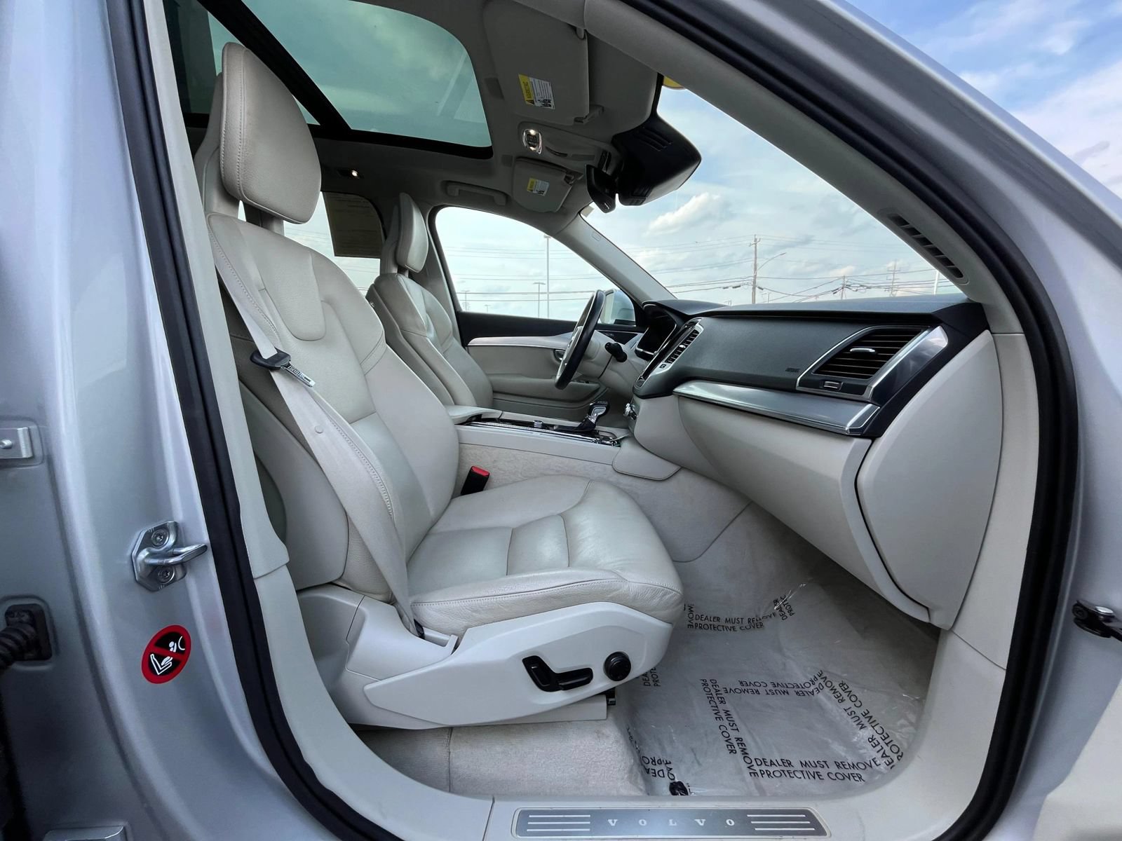 Used 2016 Volvo XC90 T6 Momentum AWD/4WD image 31