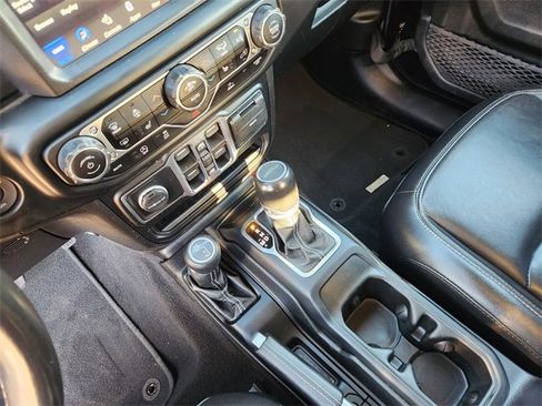 Used 2021 Jeep Gladiator Overland image 19
