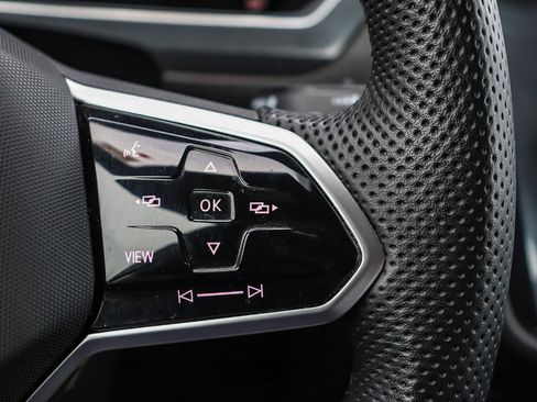 Used 2022 Volkswagen Tiguan SE R-Line image 25