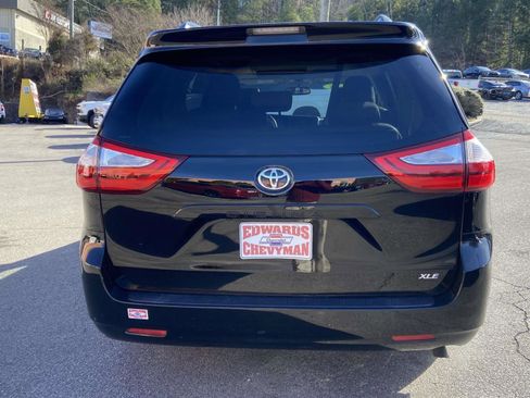 Used 2016 Toyota Sienna XLE image 25