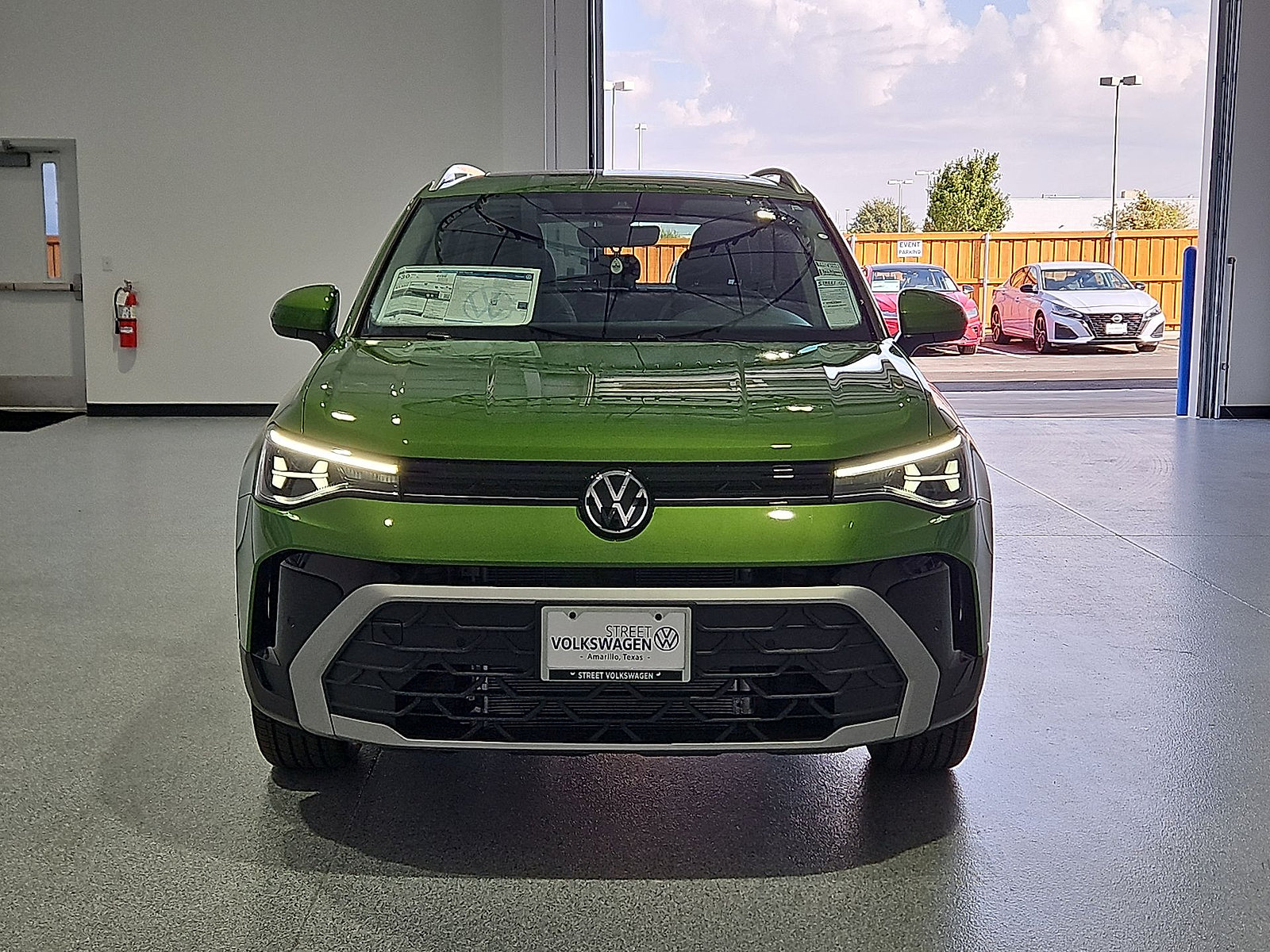 New 2027 Volkswagen Taos SE FWD image 3