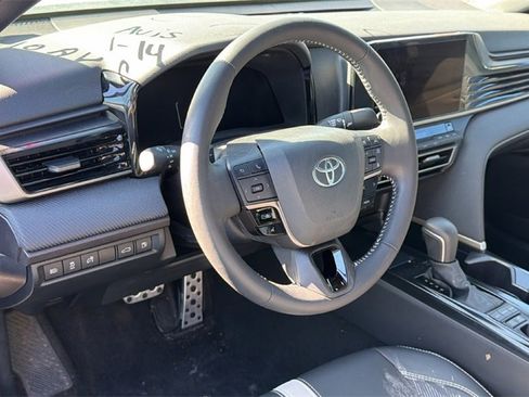Used 2025 Toyota Camry SE image 13