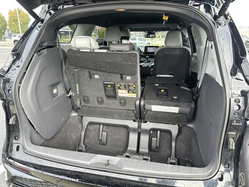 Certified 2023 Toyota Sienna XSE image 32
