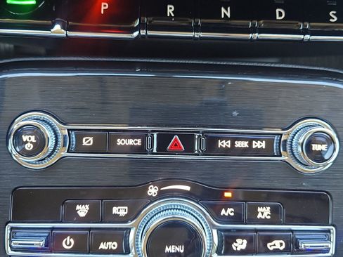 Used 2023 Lincoln Nautilus Standard w/ Premium Package image 17