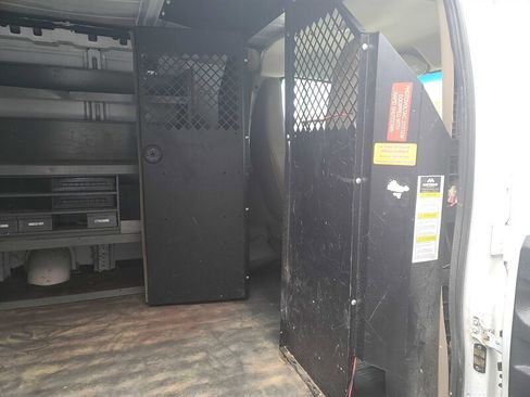 Used 2017 GMC Savana 2500 Extended image 15