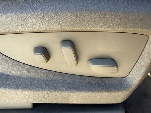 Used 2018 Chevrolet Tahoe LT image 34