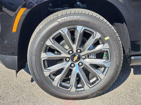 New 2026 Chevrolet Suburban High Country image 9