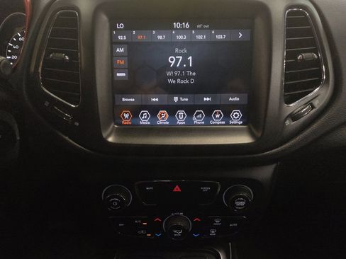 Used 2018 Jeep Compass Trailhawk AWD/4WD image 25