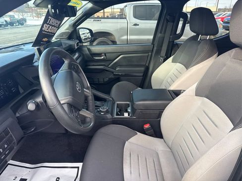Used 2024 Toyota Tacoma TRD Sport w/ TRD Sport Upgrade Package image 20