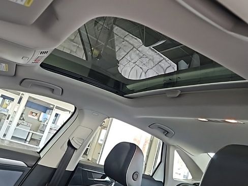 Used 2025 Volkswagen Jetta SE image 28