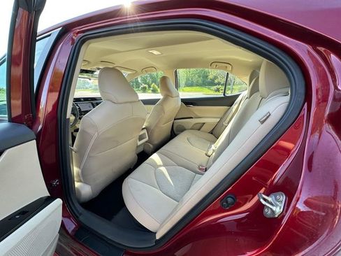 Used 2020 Toyota Camry LE image 18