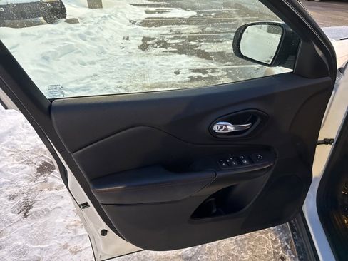 Used 2022 Jeep Cherokee Trailhawk w/ Comfort/Convenience Group image 11