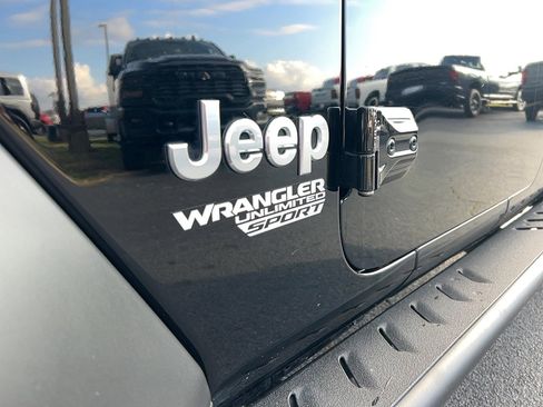 Used 2021 Jeep Wrangler Unlimited Sport image 11