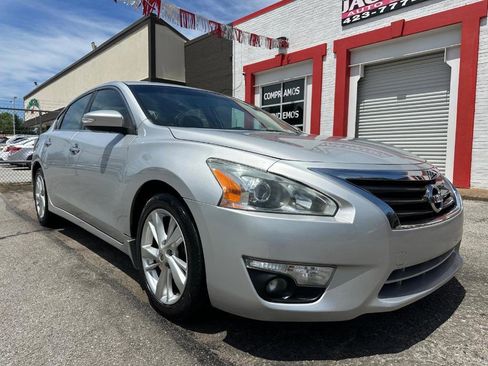 Used 2015 Nissan Altima 2.5 SL w/ Moonroof Package FWD image 2