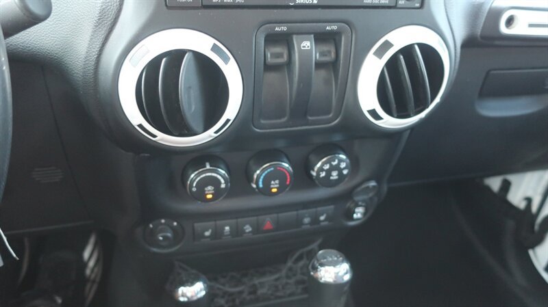 Used 2014 Jeep Wrangler Sahara AWD/4WD image 19