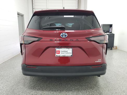 Certified 2023 Toyota Sienna LE FWD image 6