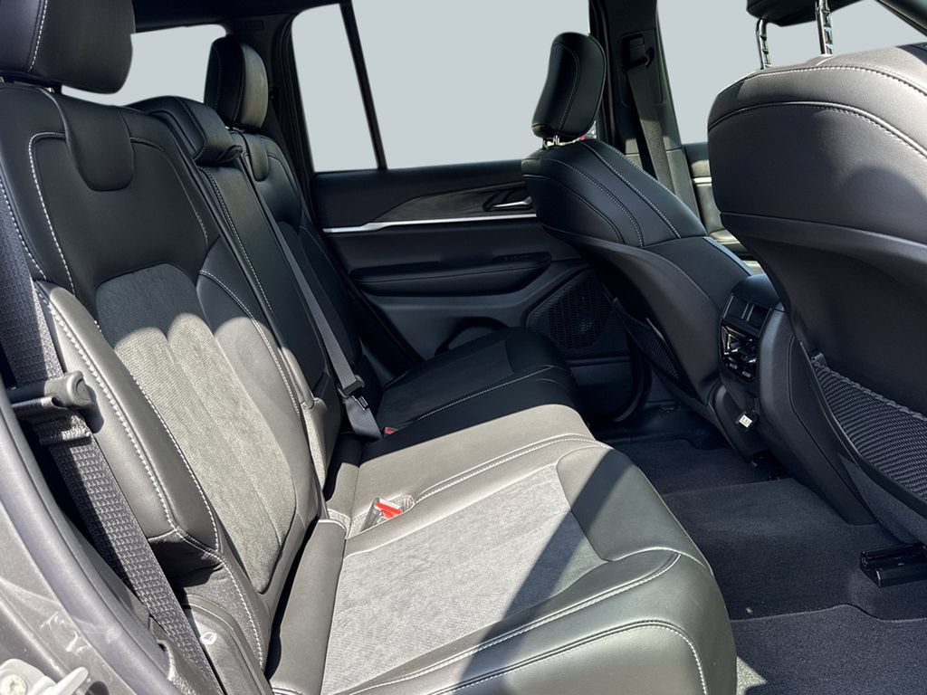 New 2026 Jeep Grand Cherokee Altitude RWD image 33