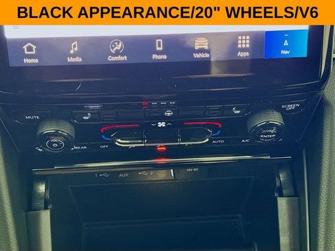 New 2025 Jeep Grand Cherokee L Limited w/ Black Appearance Package AWD/4WD image 16