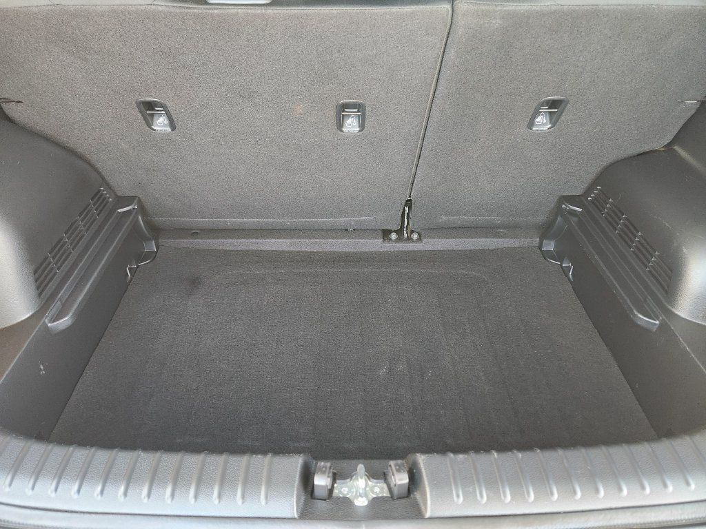 Used 2025 Kia Soul LX w/ LX Technology Package FWD image 31