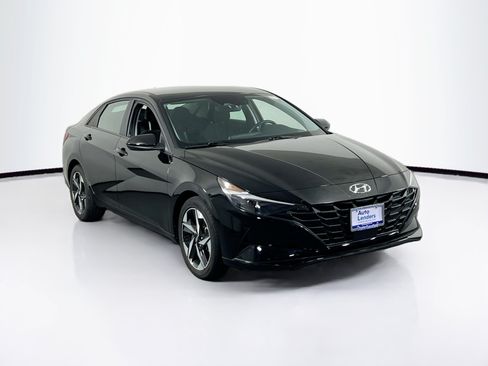 Used 2023 Hyundai Elantra SEL w/ Convenience Package FWD image 3