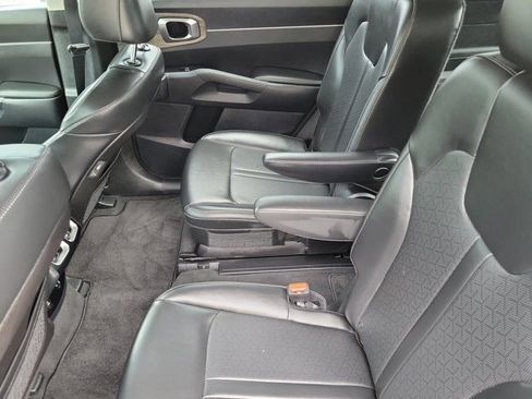 Used 2023 Kia Sorento EX w/ Panoramic Sunroof Package FWD image 12