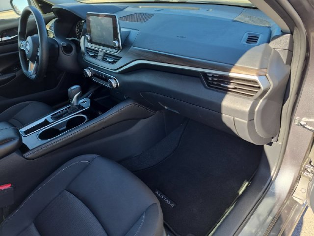 Used 2023 Nissan Altima 2.5 SV FWD image 21