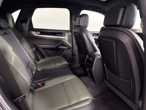 Certified 2024 Porsche Cayenne AWD/4WD image 25