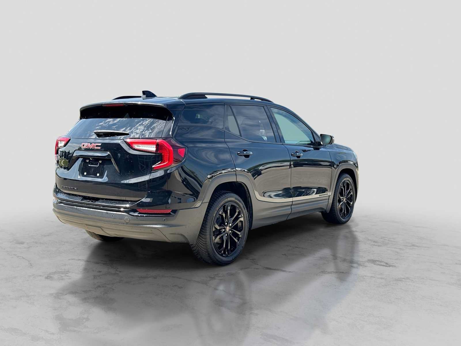 Used 2022 GMC Terrain SLT w/ Tech Package FWD image 6