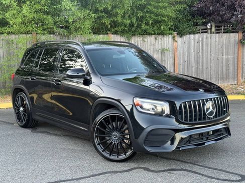 Used 2021 Mercedes-Benz GLB 35 AMG 4MATIC w/ AMG Night Package image 3