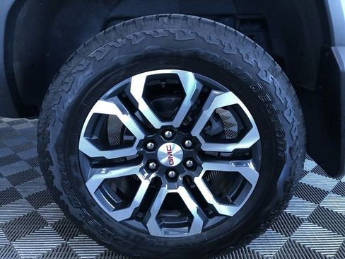 Used 2024 GMC Canyon AT4 w/ Technology Package AWD/4WD image 11