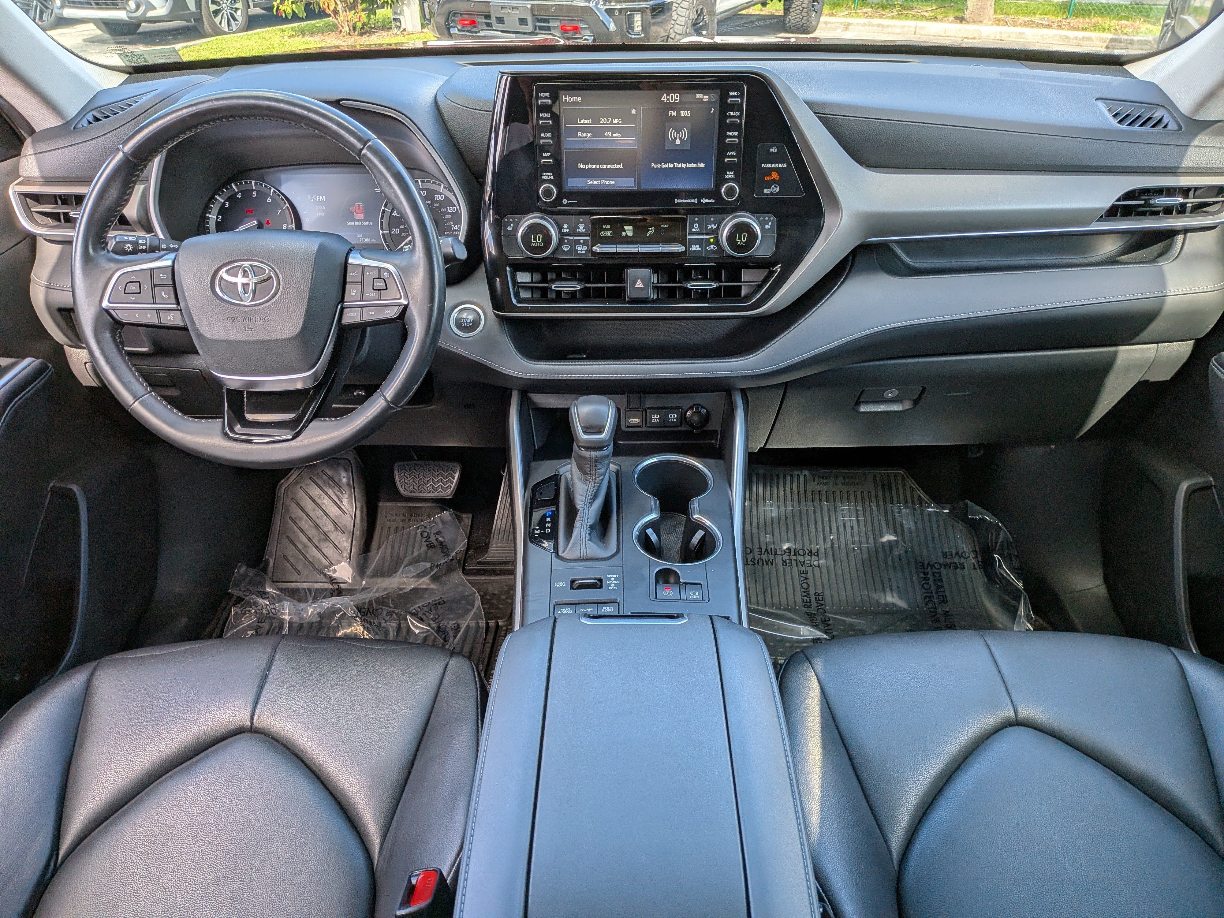 Used 2020 Toyota Highlander XLE AWD/4WD image 17