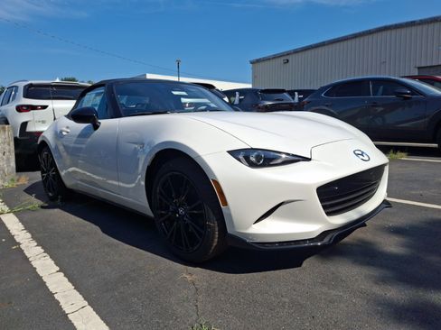 New 2026 MAZDA MX-5 Miata Club RWD image 1