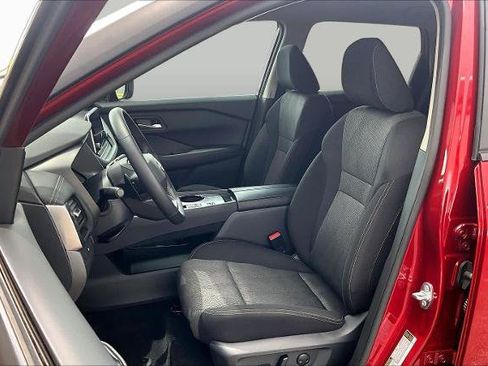 Certified 2026 Nissan Rogue SV FWD image 8