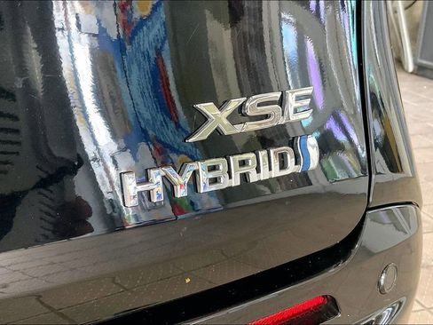 Used 2024 Toyota Sienna XSE AWD/4WD image 21