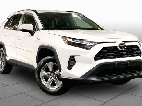 Used 2025 Toyota RAV4 LE AWD/4WD image 3