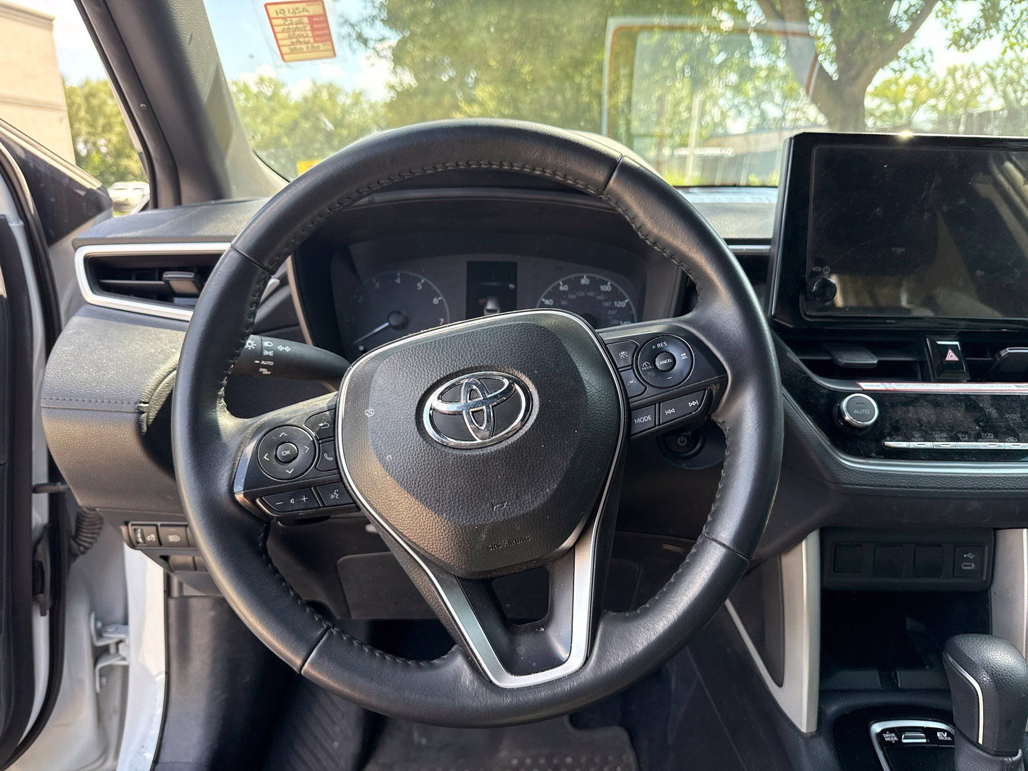 Used 2025 Toyota Corolla Cross AWD Hybrid image 17