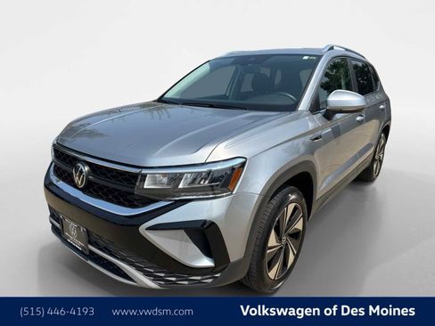 Certified 2024 Volkswagen Taos SE image 1