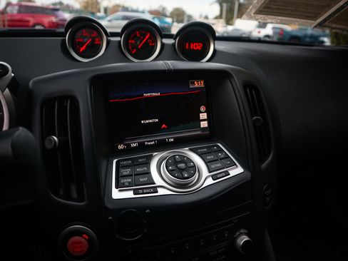 Used 2017 Nissan 370Z Touring image 25