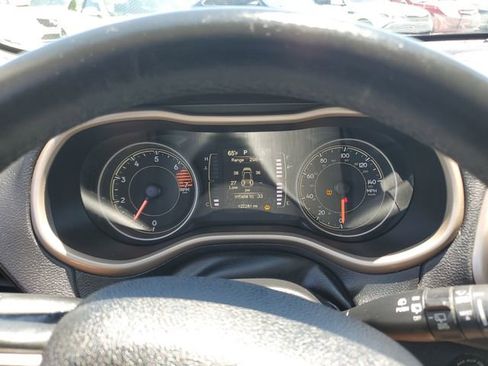 Used 2018 Jeep Cherokee Latitude w/ Altitude Package FWD image 21