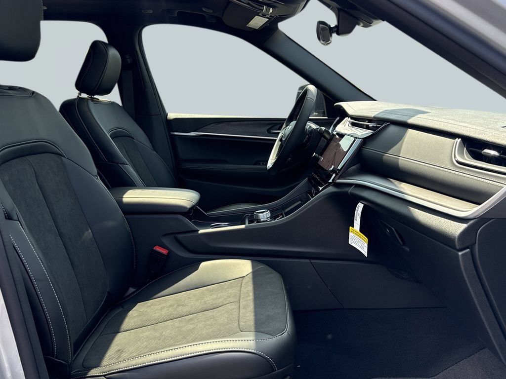 New 2026 Jeep Grand Cherokee Altitude RWD image 36
