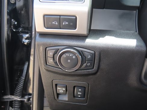 Certified 2018 Ford F150 Platinum w/ Equipment Group 701A Luxury RWD image 27
