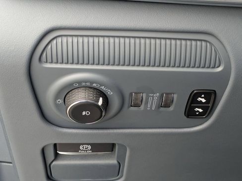 Used 2024 Jeep Grand Wagoneer Series III AWD/4WD image 16