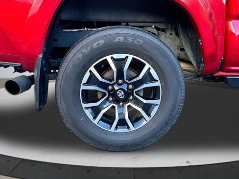 Used 2022 Toyota Tacoma TRD Sport AWD/4WD image 36