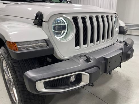 Used 2019 Jeep Wrangler Unlimited Sahara AWD/4WD image 11