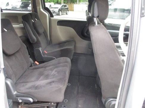Used 2016 Dodge Grand Caravan SXT w/ Rear Park Assist Package FWD image 10