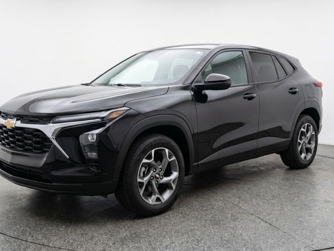 Used 2025 Chevrolet Trax LT FWD image 3