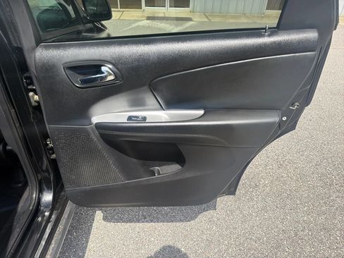 Used 2019 Dodge Journey SE w/ Premium Group FWD image 18