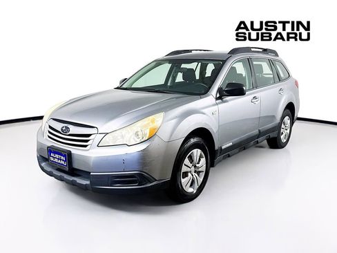 Used 2010 Subaru Outback 2.5i image 3